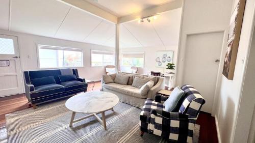 Yamba House | Guest Rated: Leightons Cottage - Family-Friendly Retreat