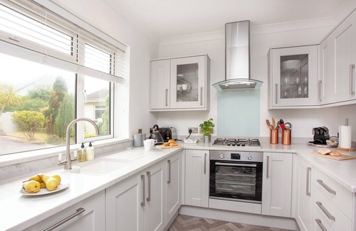 Paignton Cottage | Romantic Getaway at Leighwood Cottage with Ocean Views