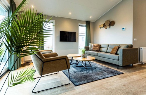 Berkhout Ski Chalet | Discover Leijhoeve at Park Westerkogge: Waterfront Retreat
