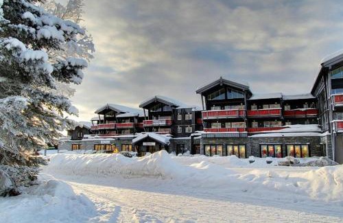 Beitostolen Apartment | Modern Apartment in Beitostølen with Terrace & Hot Tub