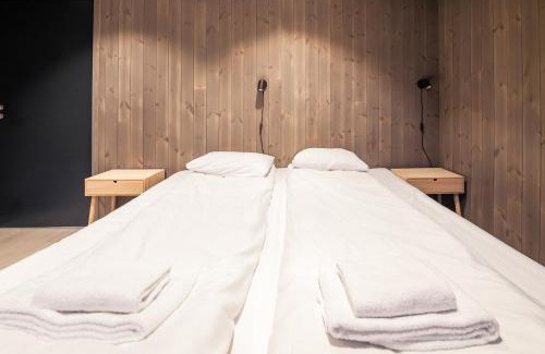 Henningsvaer Apartment | Cozy Apartment in Banhammaren with Balcony & Family Friendly