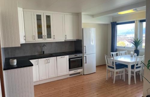 Leknes Apartment | Leilighet med nydelig utsikt på Leknes!