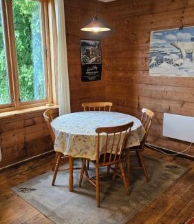 Ullensvang Apartment | Cozy Stay at Leilighet v Hardangerfjorden - Pet and Child Friendly
