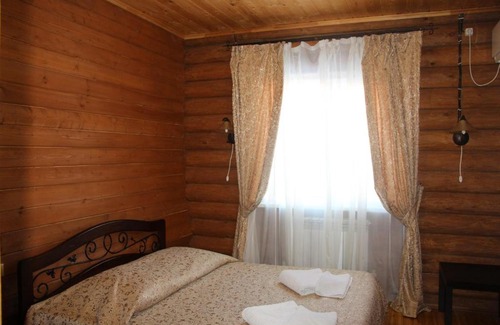 Kasimov Hotel | Cozy Leis Hotel: Pet-Friendly Stay with Pool and Hot Tub