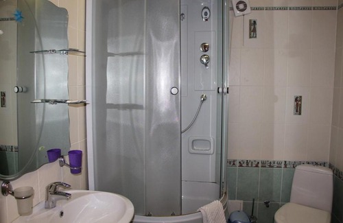 Kasimov Hotel | Cozy Leis Hotel: Pet-Friendly Stay with Pool and Hot Tub