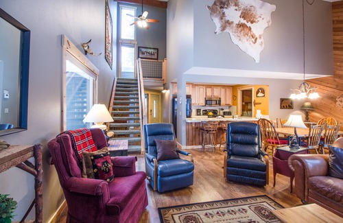 Overlook Park House | Cozy Mountain Cabin with Hot Tub & Pet-Friendly Amenities