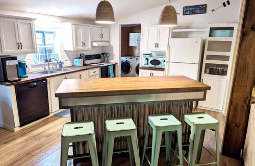 Lakeview House | Relaxing Retreat at Leisure by the Lake – Rated 10/10