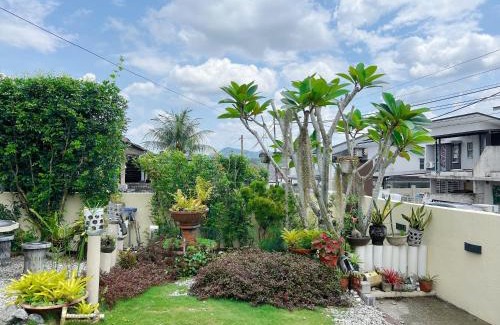 Hulu Selangor House | Inviting Leisure Homestay: Child-Friendly & Guest Rated 9/10