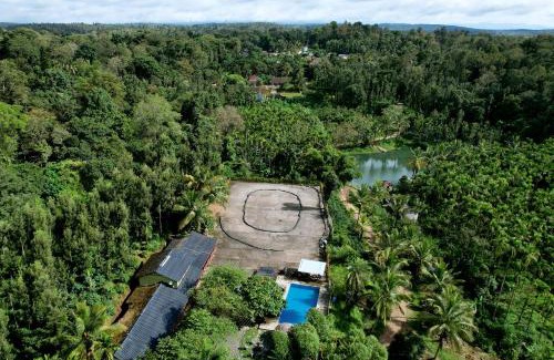 Mudigere House | Relaxing Leisure Homestay with Pool and Dining Options