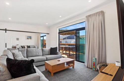 Waihi Beach House | Discover Leisure on Leo: Guest Rated 9.8, Pet Friendly Stay