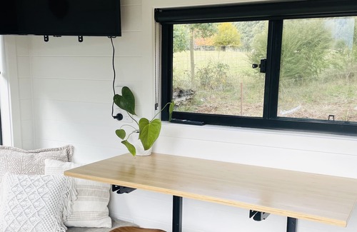East Warburton House | Leith Hill Tiny House Mountain Views
