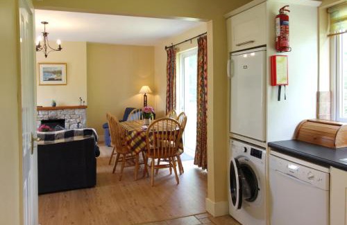 Carrick-on-Shannon House | Idyllic Leitrim Quay - Riverside Cottage for Family Getaways