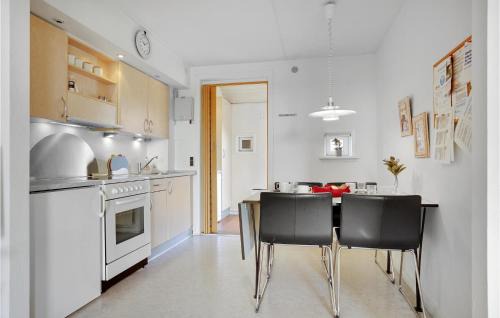 Sønderstrand Apartment | Pet-Friendly Retreat at Lejlighed 119 - Rated 10/10