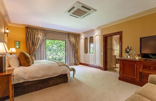 Bela-Bela Cabin | Discover Lejwe La Metsi Private Reserve with Ocean Views