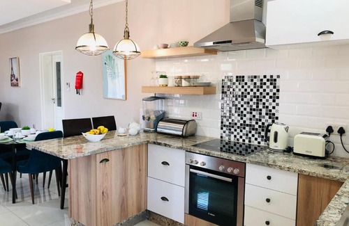 Lobatse House | Cozy Lekuka Guesthouse - Top-Rated Comfort Awaits