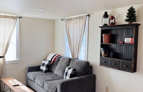 Dublin Cottage | Lela - Fully Furnished 6 Person Cottage for short or mid-term stays