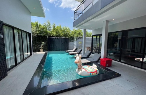 Hin Lek Fai House | Discover Leleaf: Family-Friendly Hotel with Pool Access