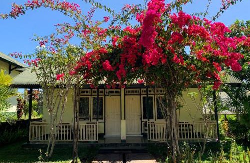 Kecamatan Sembalun House | Relax at Lembah Rinjani Villa & Resto Syariah with Family