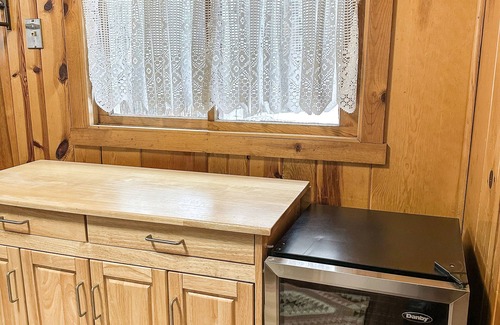 Grand Lake Cabin | Discover Lemmon Lodge: Beachfront Retreat with Fishing