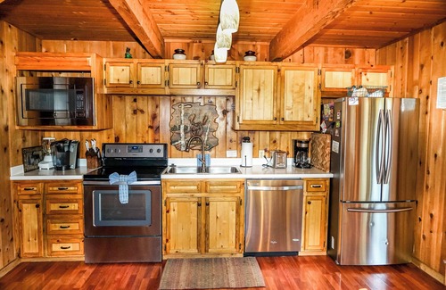 Grand Lake Cabin | Riverside Retreat: Moose Haven Cabin with Private Beach