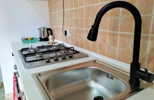Monterotondo Apartment | Inviting Lemon Casa with Garden & Pet-Friendly Amenities