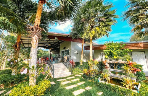 Song Phi Nong Hotel | Discover Lemon Chalet Kaeng Krachan Resort with Pool & Breakfast