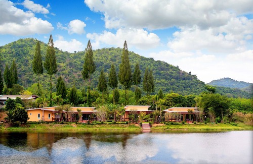 Song Phi Nong Hotel | Discover Lemon Chalet Kaeng Krachan Resort with Pool & Breakfast