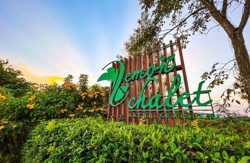 Song Phi Nong Hotel | Discover Lemon Chalet Kaeng Krachan Resort with Pool & Breakfast