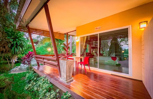 Song Phi Nong Hotel | Discover Lemon Chalet Kaeng Krachan Resort with Pool & Breakfast