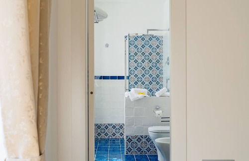 Sorrento House | Discover Lemon Factor Sorrento: Rated 9.6/10 with Spa & Hot Tub