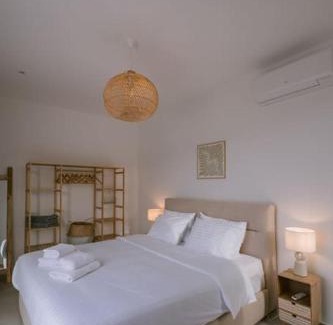 Foinikounta Villa | Relaxing Oceanfront Stays at Lemon Hill Villa, 4-Star Retreat