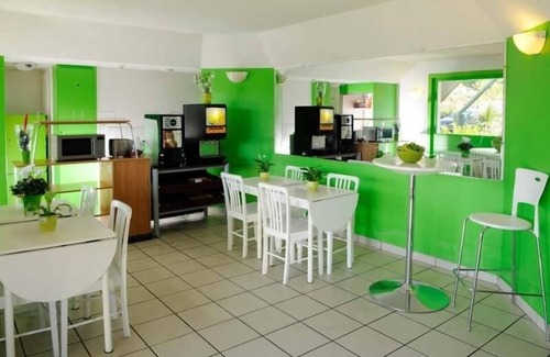 Rochefort-du-Gard Hotel | Budget-Friendly Lemon Hotel Avignon with Spa & Dining