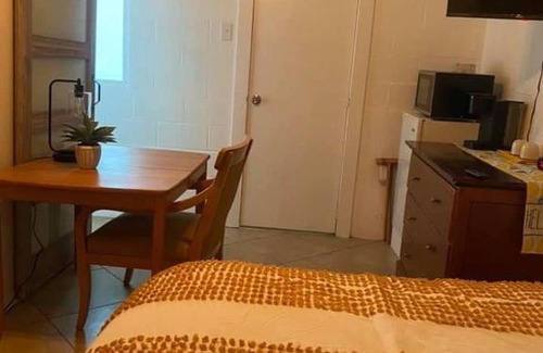 Cartago House | Top-Rated Lemon House Inn: Family-Friendly Comfort Awaits