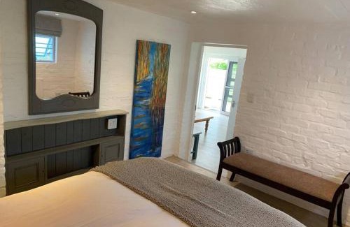 Darling Apartment | Elevated Retreat at High on Hill with Oceanfront Pool