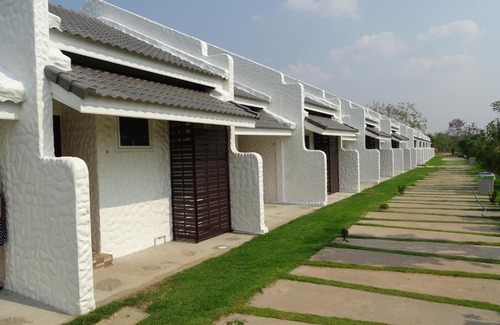 Chum Het Resort | Budget-Friendly Stay at Lemon Resort with Breakfast Included