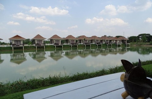 Chum Het Resort | Budget-Friendly Stay at Lemon Resort with Breakfast Included