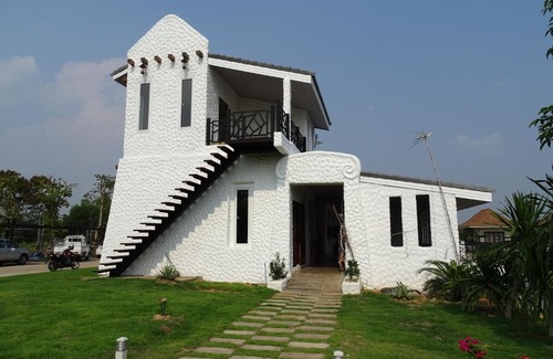 Chum Het Resort | Budget-Friendly Stay at Lemon Resort with Breakfast Included