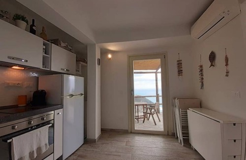 Vernazza Apartment | Pet-Friendly Lemon Suite in Prevo Cinque Terre - 10/10 Rated