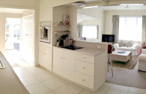 Nelson House | Family-Friendly Lemon Tree Cottage with Ocean View & Pool