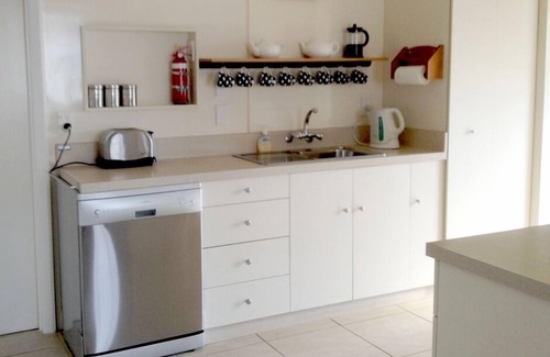Nelson House | Family-Friendly Lemon Tree Cottage with Ocean View & Pool