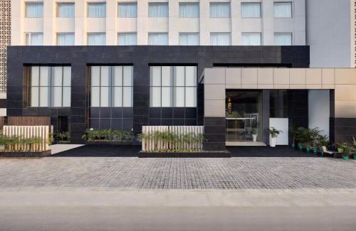 Shikohabad Hotel | Family-Friendly Stay at Lemon Tree Hotel Agra with Dining