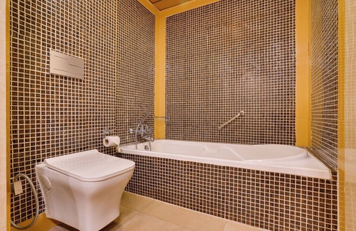 Bistupur Hotel | Discover Lemon Tree Hotel Centre Point in Jamshedpur