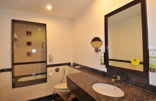 Kaushambi Hotel | Comfortable Stay at Lemon Tree Hotel, East Delhi Mall
