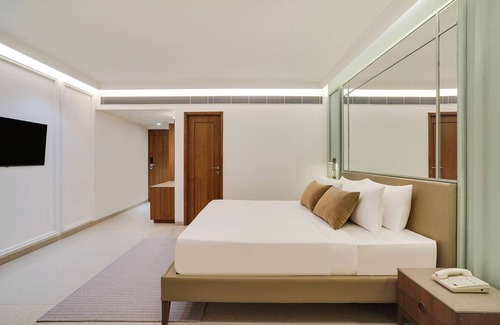 Rajkot Hotel | Discover Lemon Tree Hotel Rajkot with Pool and Family Amenities