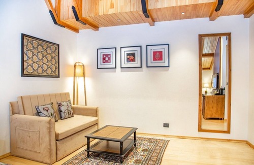 Srinagar Hotel | Discover Comfort at Lemon Tree Hotel Srinagar