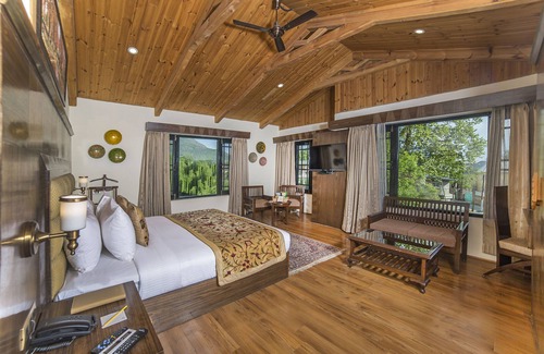 Srinagar Hotel | Discover Comfort at Lemon Tree Hotel Srinagar
