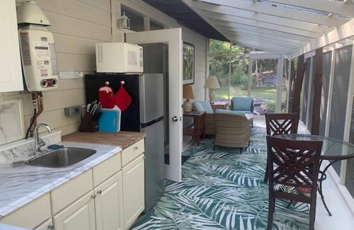 Mountain View Apartment | Pet-Friendly Lemon Tree Lanai with Family Amenities