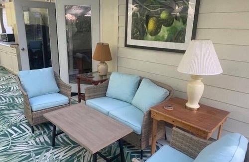 Mountain View Apartment | Pet-Friendly Lemon Tree Lanai with Family Amenities