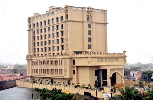 Dwarka Hotel | Relax at Lemon Tree Premier, Dwarka: Pool & Spa Retreat
