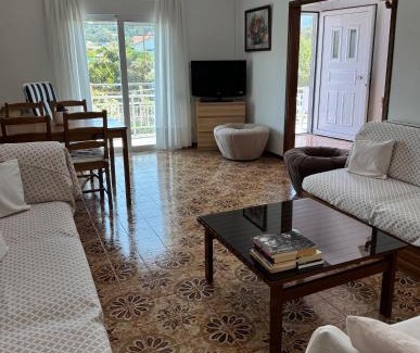 Kalavarda House | Kid-Friendly Lemon Tree's House with 9.8 Guest Rating